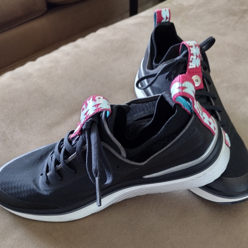 Bala athletic shoe size 6 women's